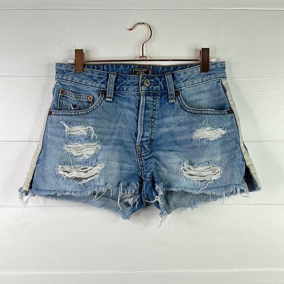 ABERCROMBIE & FITCH Light Wash Ames Low Rise Boyfriend Denim Jean Shorts Size 24 - Picture 1 of 12